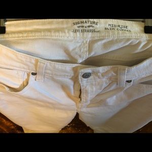 ⚪️White denim Levi jeans⚪️